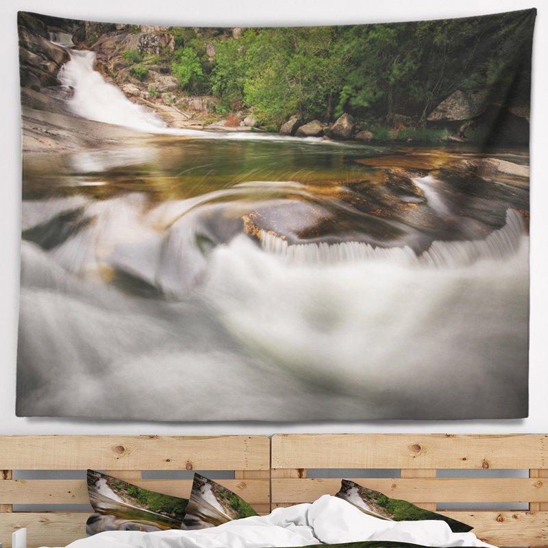 Tapisserie en espagne en polyester segade en cascade avec accessoires suspendus inclus, H 32 po x l 39 po