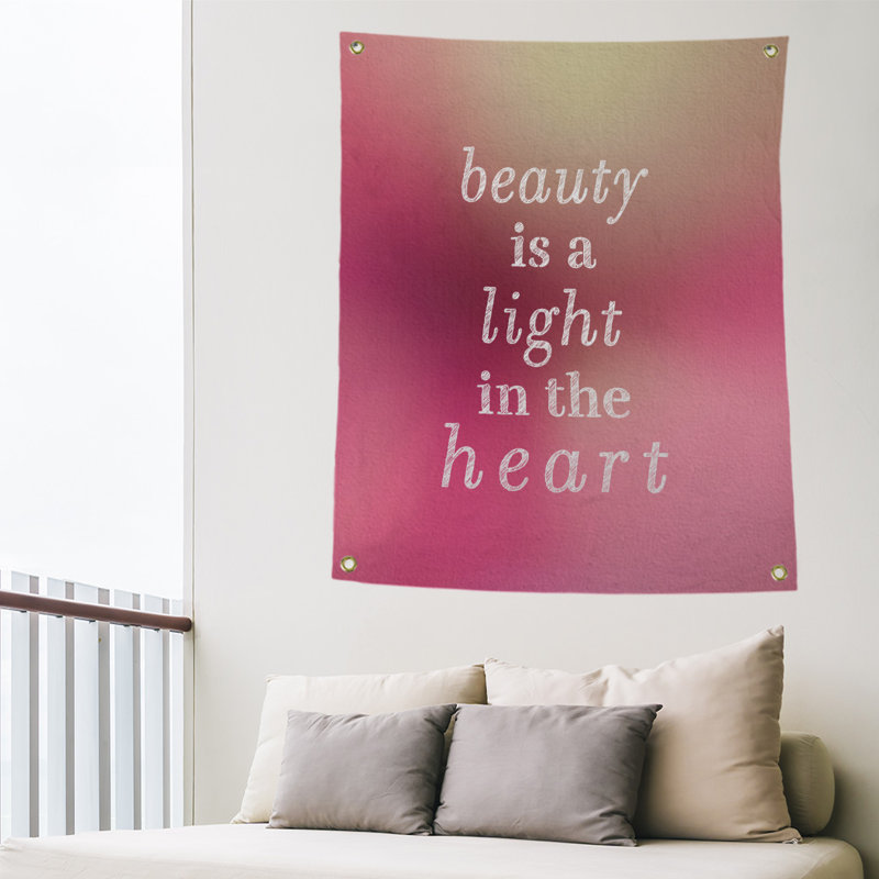 Tapisserie en polyester en citation de beauté, H 36 po x l 26 po, Lueur rose