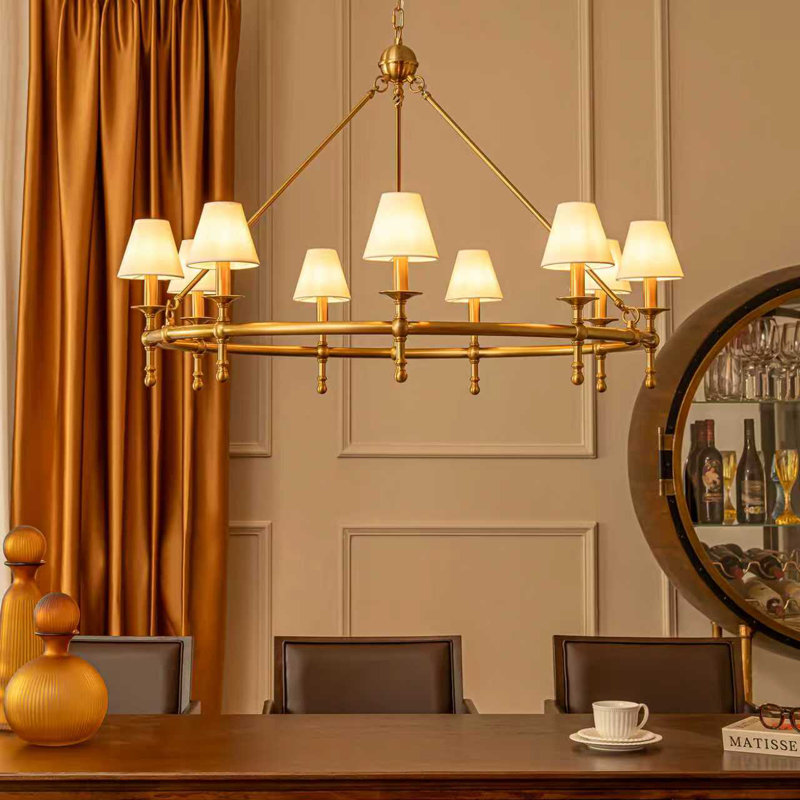 Grand luminaire suspendu lustre classique en cuivre 47 po à 9 lumières avec abat-jours blancs pour un éclairage intérieur élégant