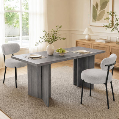 Table de salle à manger rectangulaire en bois Alyria de 70 po avec 2 chaises de salle à manger en cuir bouclé Sherpa
