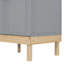 Le lit escamotable gris avec armoire de rangement intégrée se transforme parfaitement pour un rangement facile, la solution parfaite pour les espaces de vie compacts.