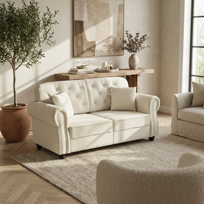 Canapé en velours de 63 pouces avec garniture cloutée et accoudoirs roulés, design Chesterfield moderne de style Mid-Century avec dossier capitonné, comprend deux coussins décoratifs