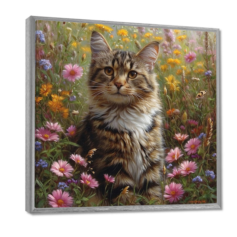 Mignon chat tigré dans un champ de fleurs - impression d'art mural chat, Toile avec cadre argenté