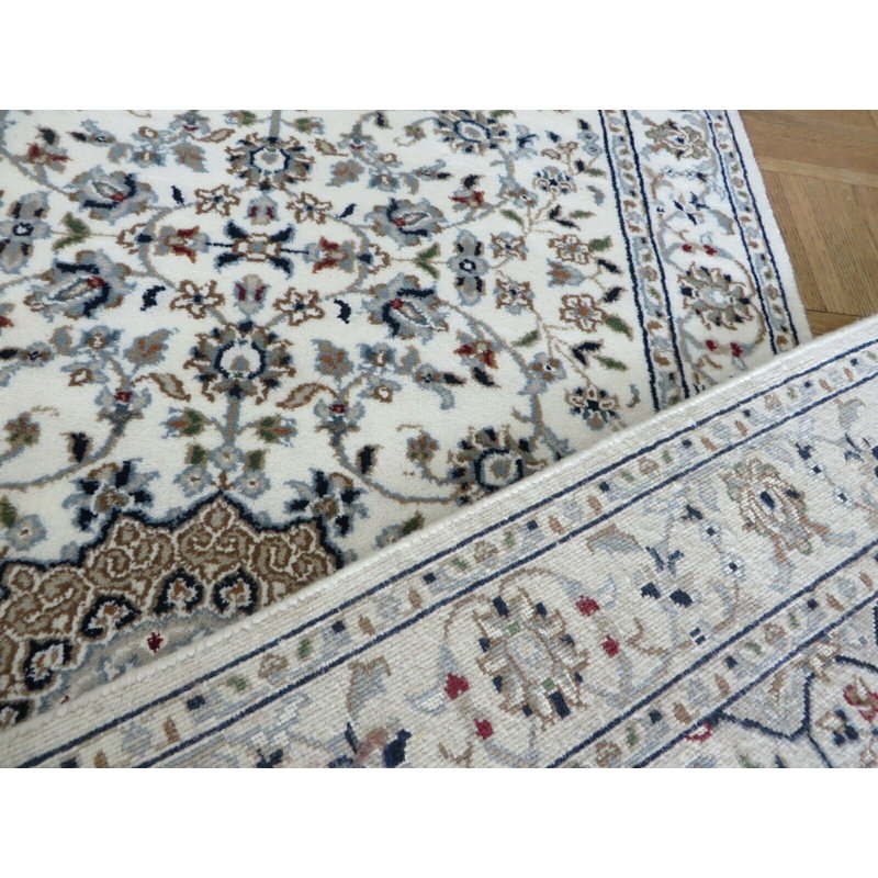 Tapis de couloir 2 pi 8 po x 8 pi 1 po Nain fin ivoire avec soie