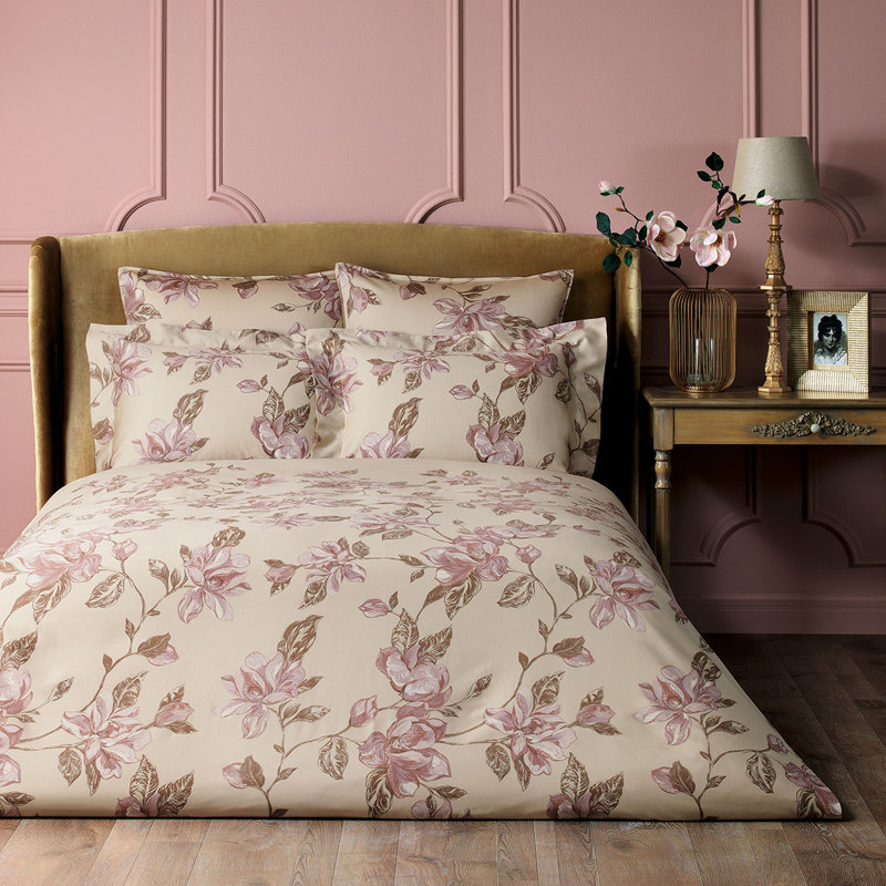 Milena Sham, Decor