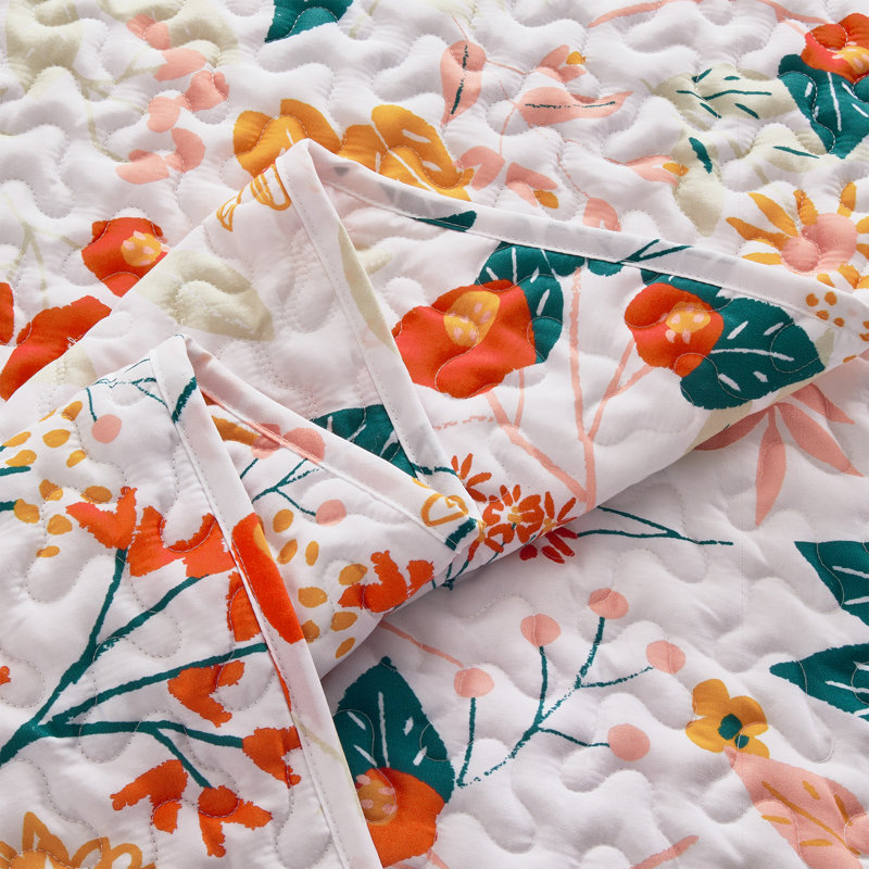 Hedvika Quilt Set, Full/Queen Quilt + 2 Standard Shams, Gorgeous Blooming