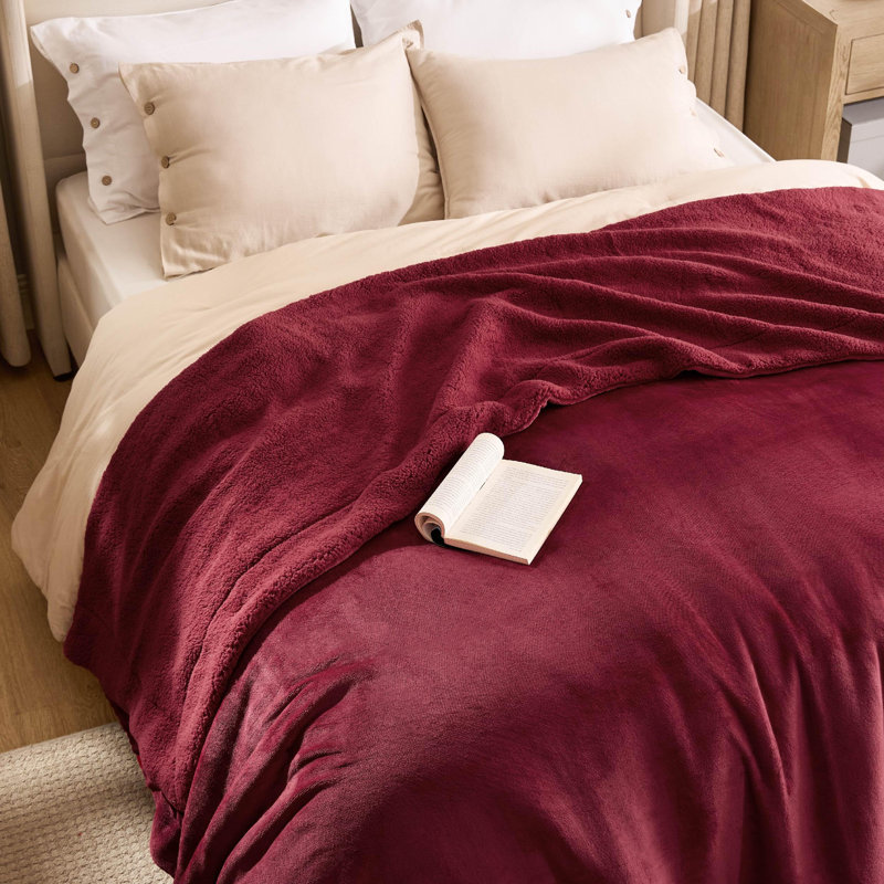 Bedsure Soft Sherpa Fleece Throw Blanket, Red, 220cm x 240cm