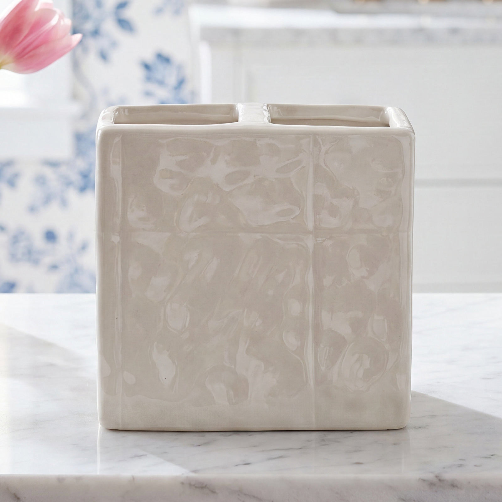 Perla Toothbrush Holder