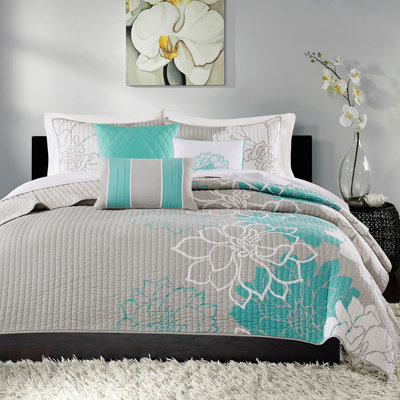 Reversible Printed Cotton Quilt Set with Decorative Pillows