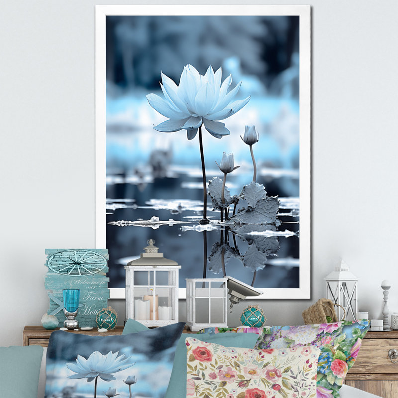 Monochromes bleus et blancs Winters Reflection I - Art mural sur toile florale, H 44 po x l 34 po x P 1,5 po
