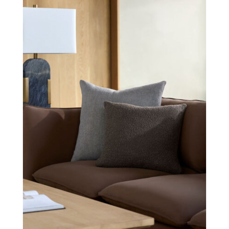Coussin décoratif Amalfi Boucle, Polyester/ Bourre en polyester, 22 po x 22 po, Brun