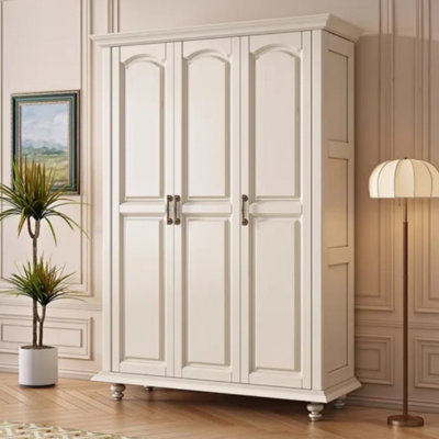 Simple garde-robe blanche