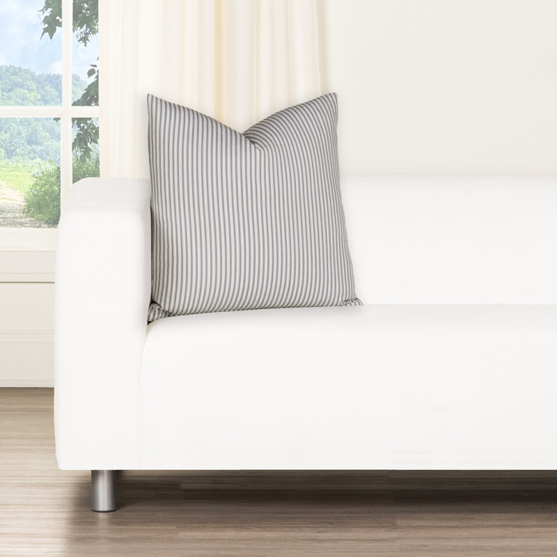 Coussin décoratif Magnolia Home Fashions, Polyester, Rayures bleu clair, H 18 po x l 18 po