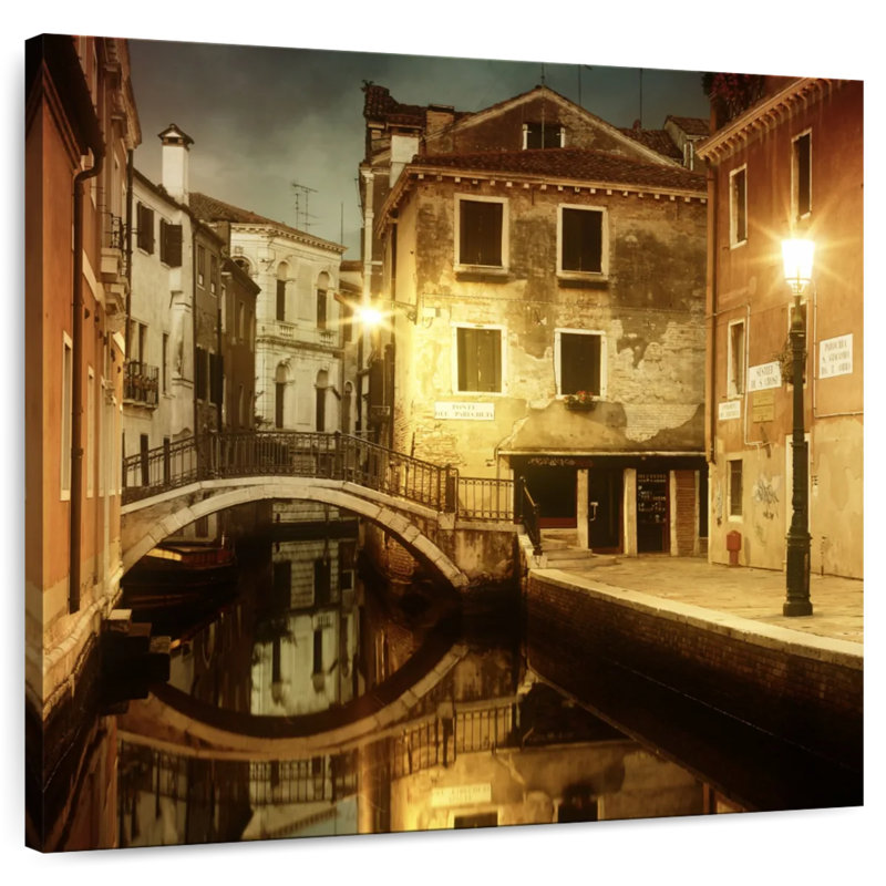 Canal latéral de Nicci la nuit, H 10 po x l 10 po