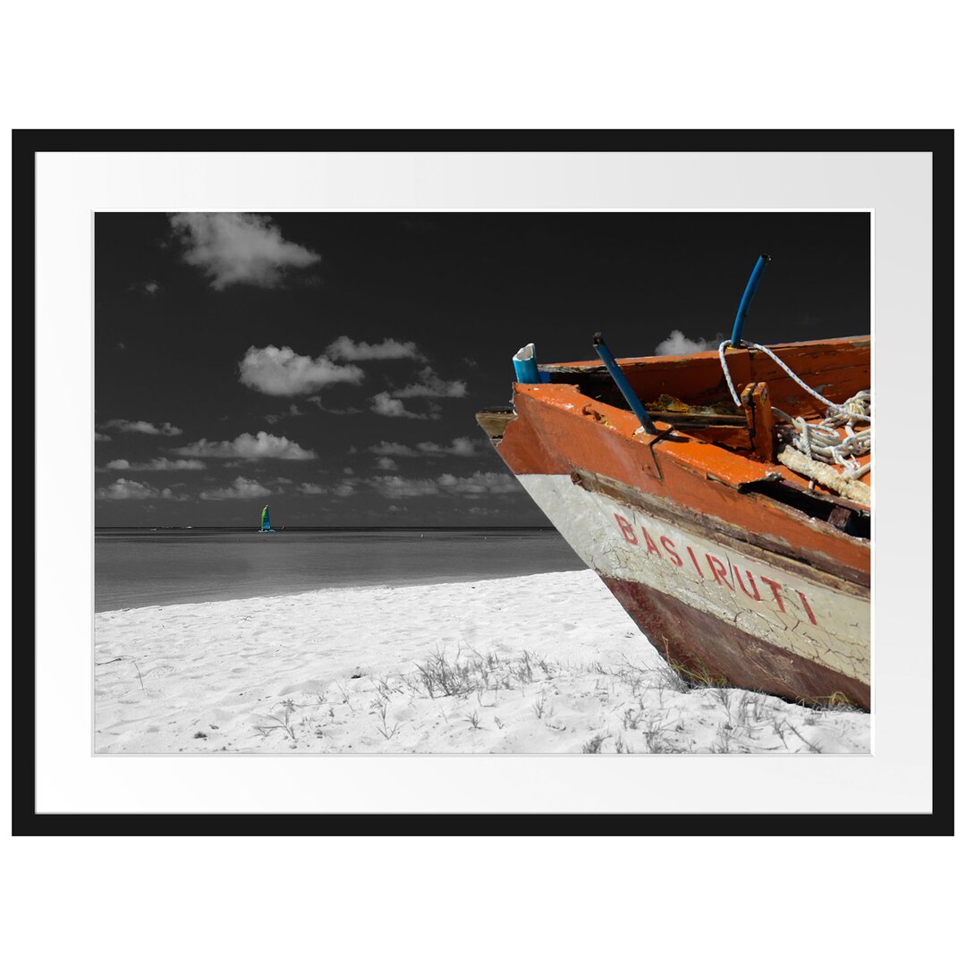 Gerahmtes Poster Beeindruckendes Boot am Strand