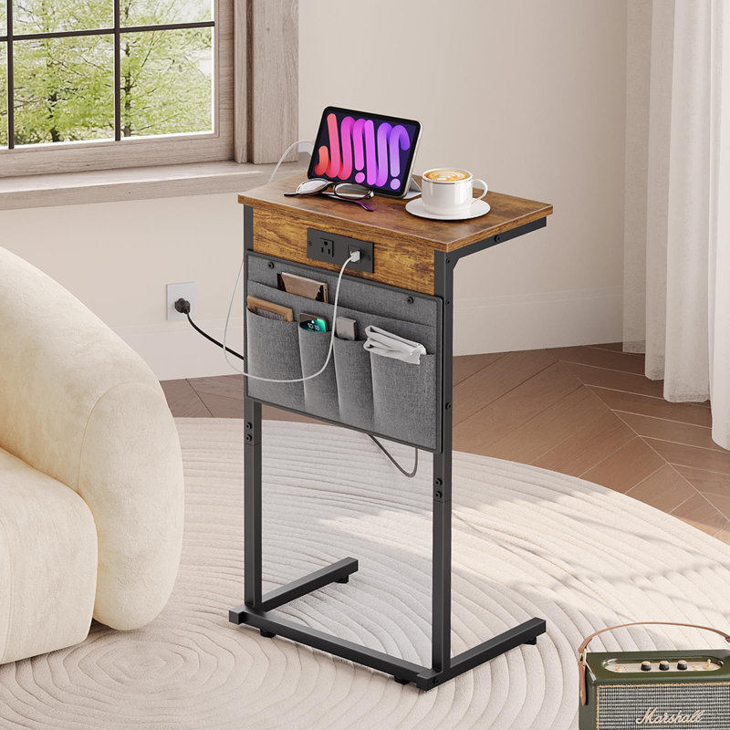 Table de bout en forme de C avec station de charge, grande table de canapé de 28 po pour canapé et fauteuil inclinable pour petits espaces, brun rustique