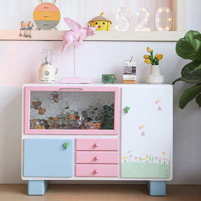 Armoire d'appoint colorée et minimaliste