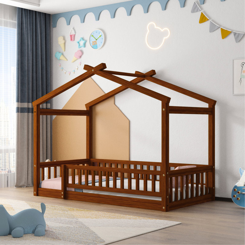 Structure de lit simple en noyer avec clôture, créant un espace enchanteur pour le plaisir