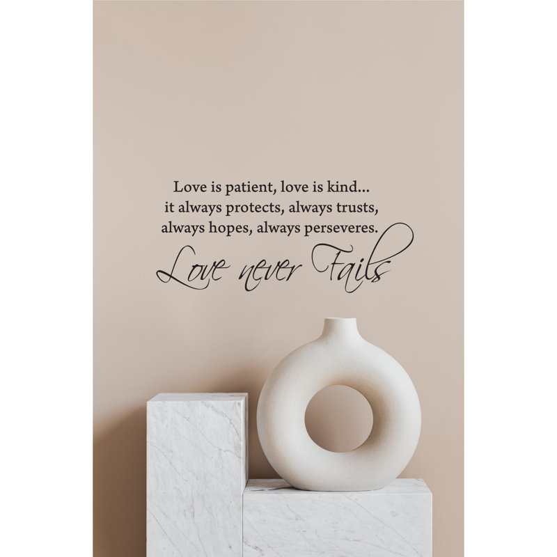 «Love is patient Love is Kind», art mural en vinyle, H 12 po x l 27 po x P 1 po, Orange