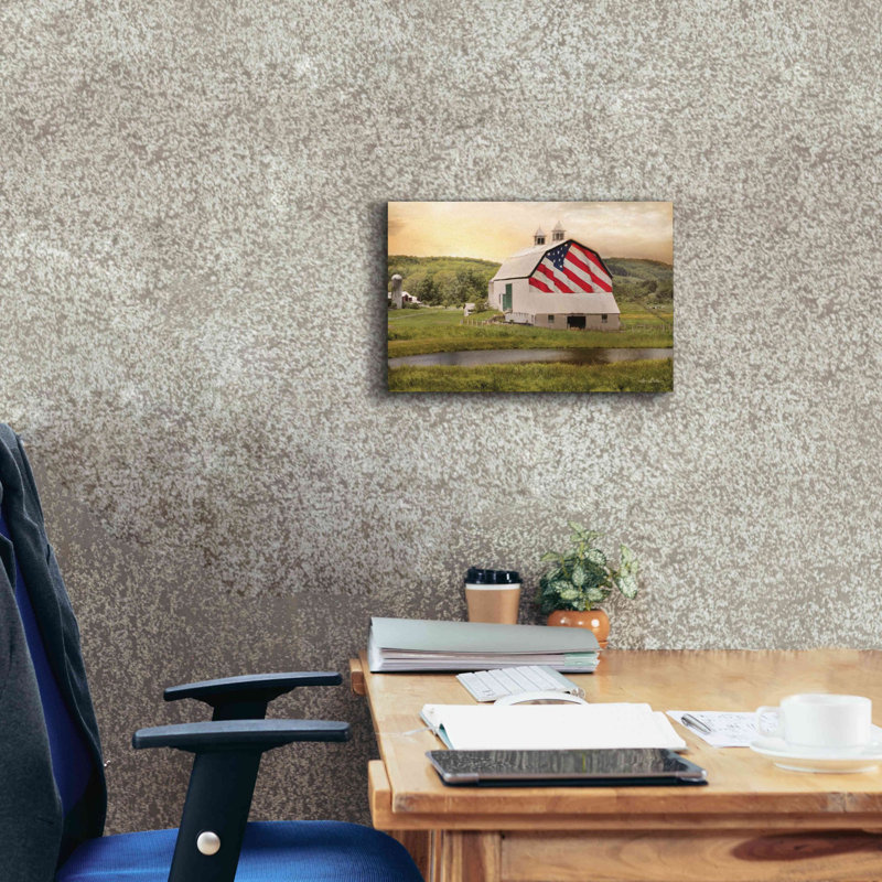 «Flag Barn» par Lori Deiter, art mural sur toile, H 12 po x l 18 po x P 0,75 po