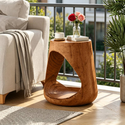 Table d'appoint idéale pour les collations et les balcons