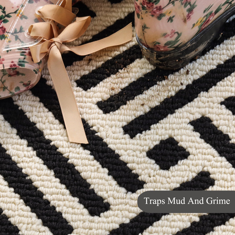Vanderpool Non-Slip Geometric Outdoor Doormat, 32" W x 48" L