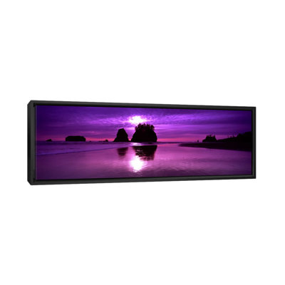 «Silhouette of Sea Stacks at Sunset, Second Beach, Parc National Olympique, Washington State», reproduction de photo sur toile tendue