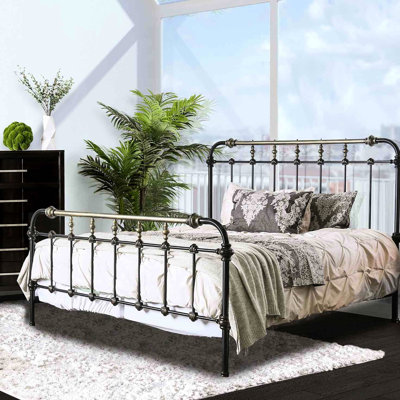 Structure de lit pleine grandeur de style transitionnel, métal noir antique, thermolaquée, accents dorés brossés à la main, 7 broches pour la configuration de la chambre à coucher