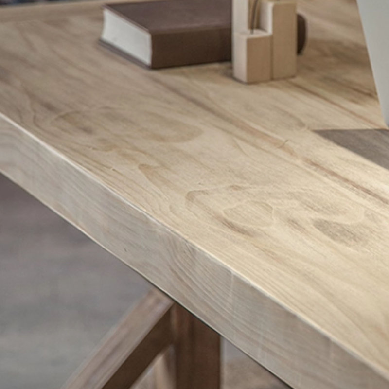 Un bureau personnalisé en bois naturel