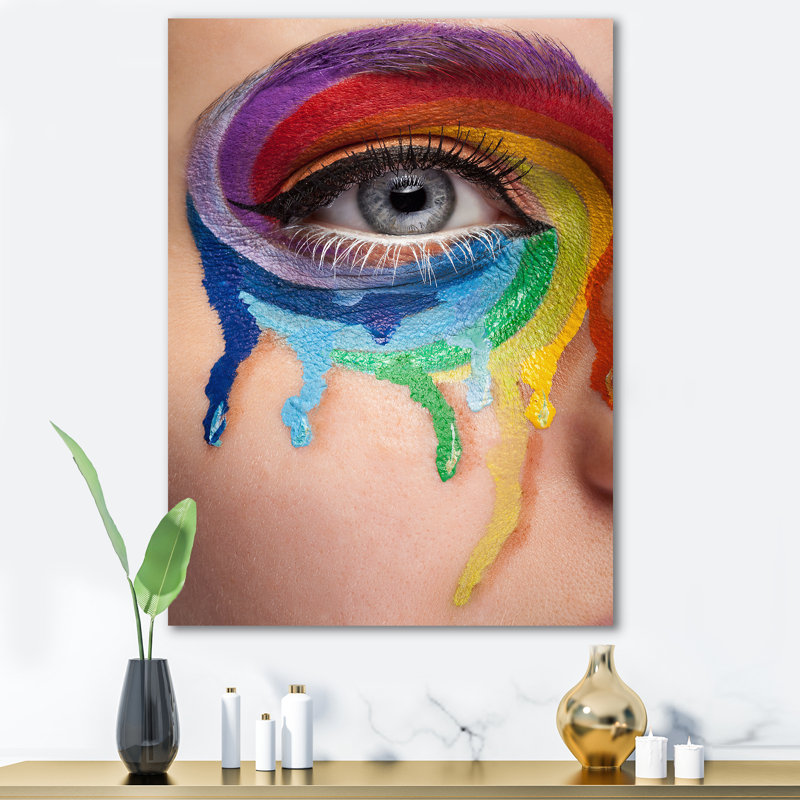 Gros plan sur un œil avec des couleurs de pleurs dans une roue - photographie sur toile, H 40 po x l 30 po x P 1 po