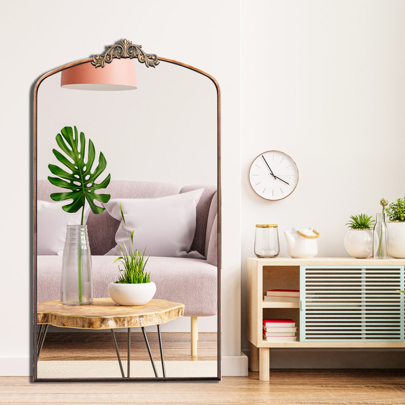 Miroir arqué rétro vintage 36 po x 66 po - Pansement en métal pleine longueur pour chambre à coucher, salon, magasin de vêtements, plancher de bronze antique, look charmant