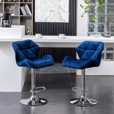 Fauteuil pivotant en velours bleu (2) à hauteur réglable avec dossier mi-hauteur et repose-pieds
