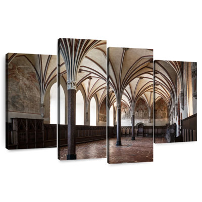 Lilie Malbork Castle Columns