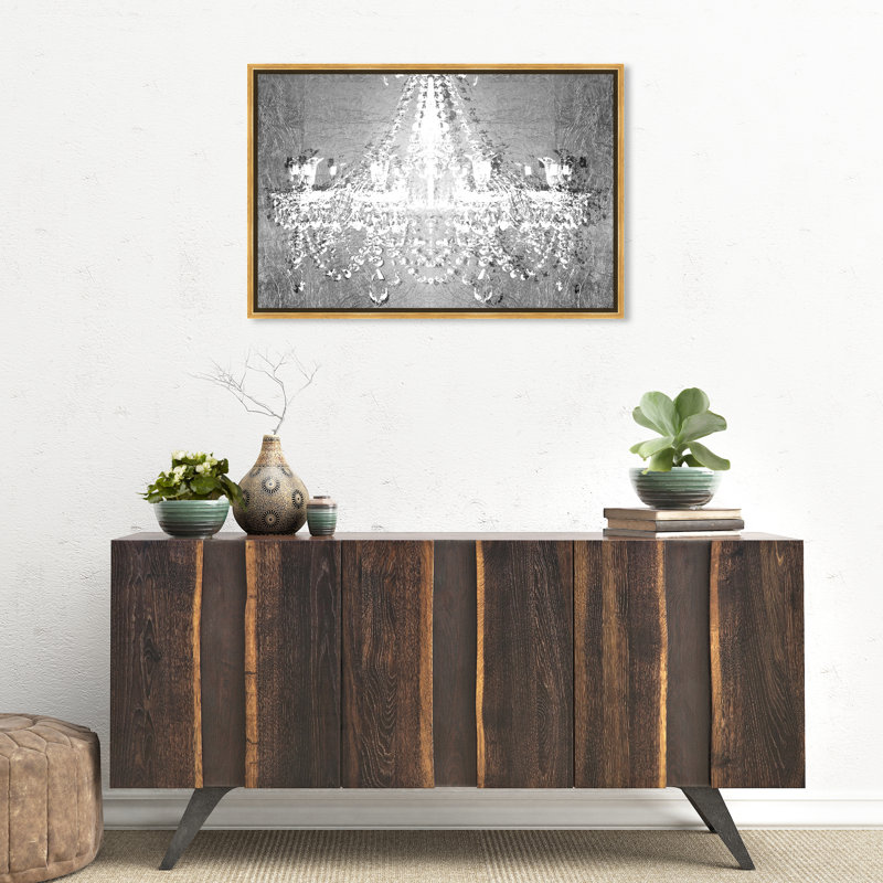 «Dramatic Entrance Chrome» par Oliver Gal - impression sur toile tendue, H 20 po x l 30 po, Cadre doré