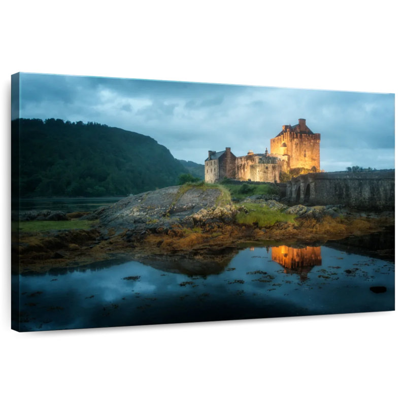 Lilie Eilean Donan Castle In Scotland
