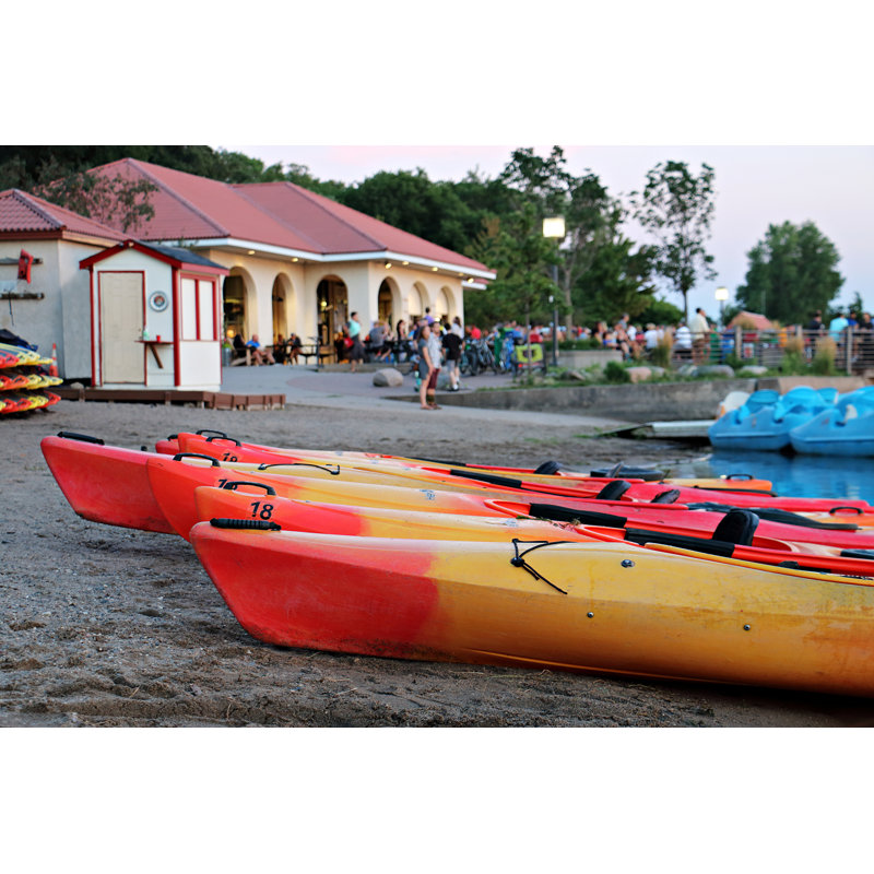 Beached Kayaks - Photographie sur toile tendue, H 32 po x l 48 po