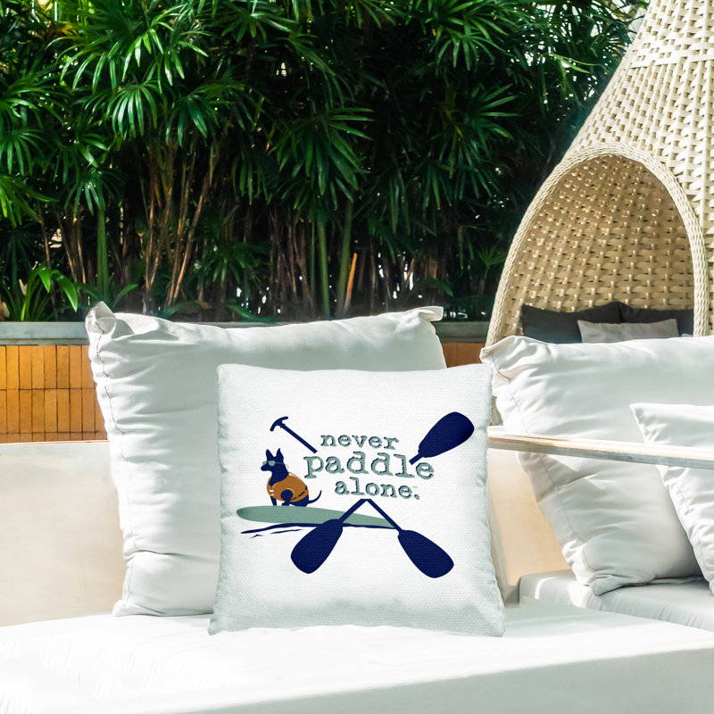 Coussin d'extérieur «Never Paddle Alone with Dog» par Dog Is Good