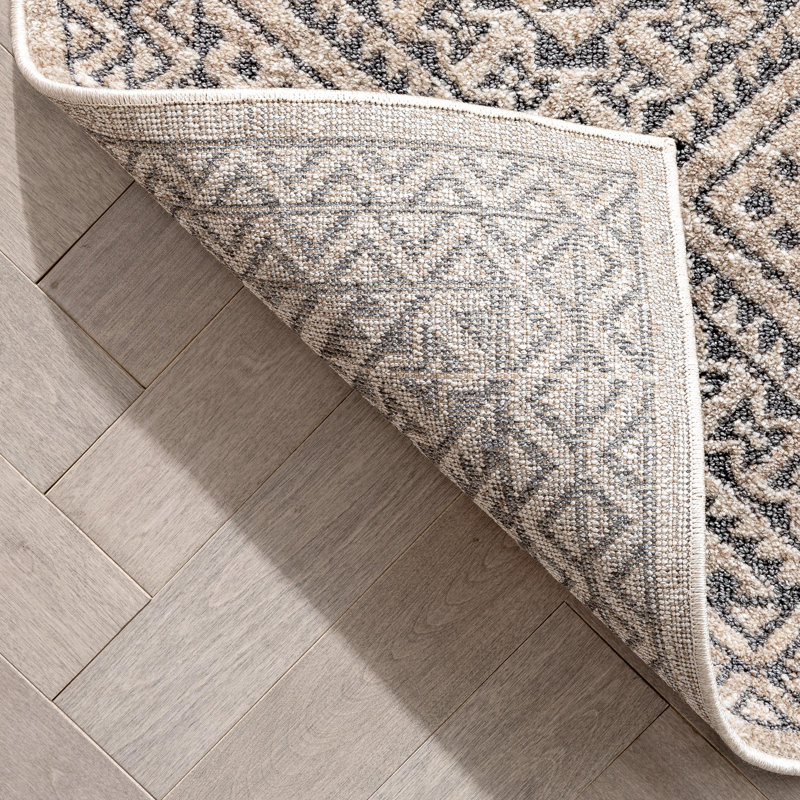 Gray Geometric Synthetic Easy Care Area Rug 47" x 63"