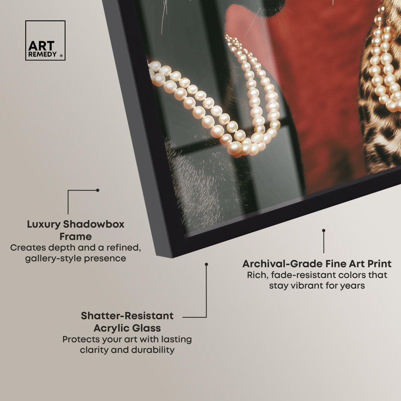 «Two Queens Shadowbox Print» par Art Remedy, H 37 po x l 31 po, Noir