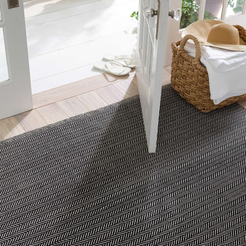Pearl Herringbone Handwoven Indoor/Outdoor Rug, Rectangle 5' x 8', Black/Ivory