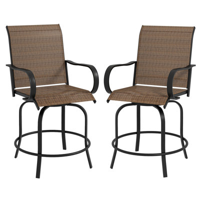 Tabourets de bar d'extérieur avec accoudoirs Outsunny, ensemble de 2 chaises de patio pivotantes à 360 ° avec tissu en maille haute densité, chaises de salle à manger à cadre en acier pour balcon, bord de piscine, cour arrière, brun clair