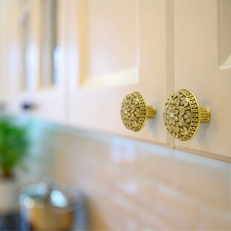 HAMPTON KNOB; DECORATED WITH SWAROVSKI® CLEAR CRYSTAL; BURNISHED , Gold