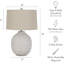 Lampe de table contemporaine en céramique texturée ronde avec abat-jour tambour en tissu