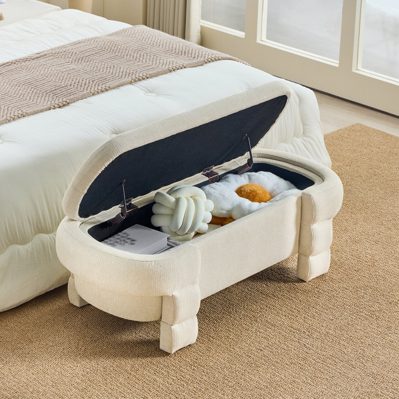 Pouf de rangement moderne beige de 124 cm (48,8 po) avec revêtement rembourré, idéal pour l'entrée, le bout du lit, le salon ou la chambre.