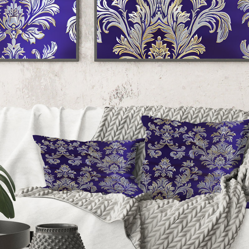 Coussin décoratif damassé mauve et argenté «I», H 16 po x l 16 po