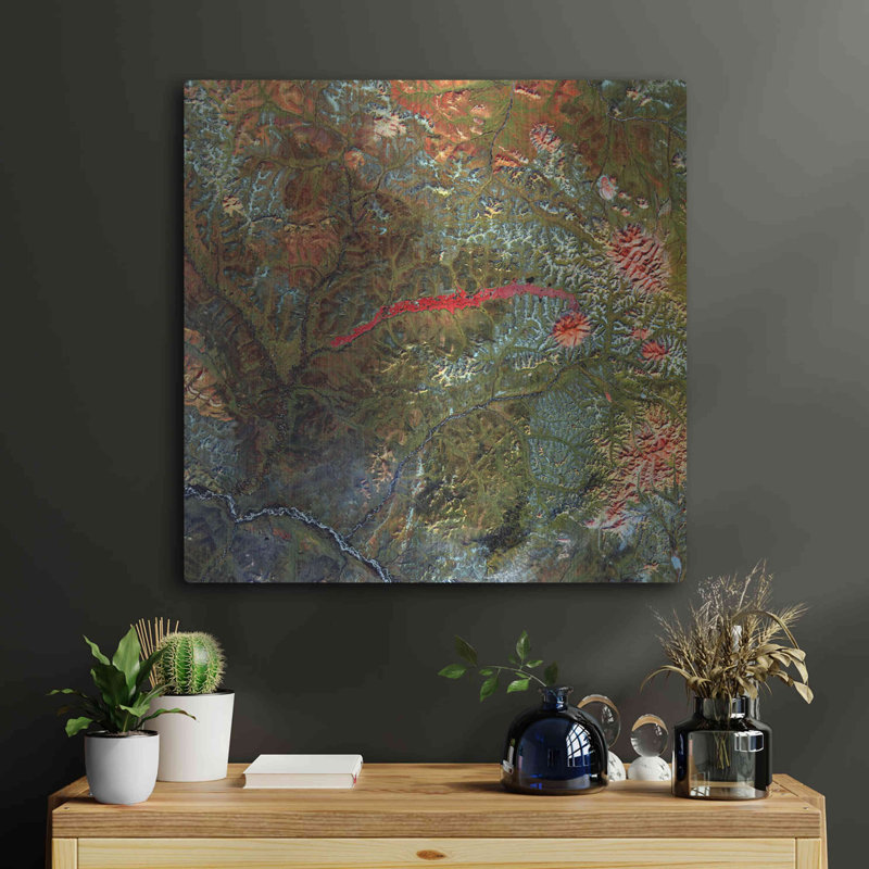 Ivy Bronx «Earth as Art: Anyuyskiy Volcano», art mural en métal, H 24 po x l 24 po