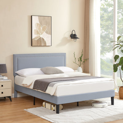 Lit plateforme tapissier pleine grandeur en velours gris clair avec tête de lit ajustable, cadre de lit moderne avec lattes de bois, aucun sommier requis
