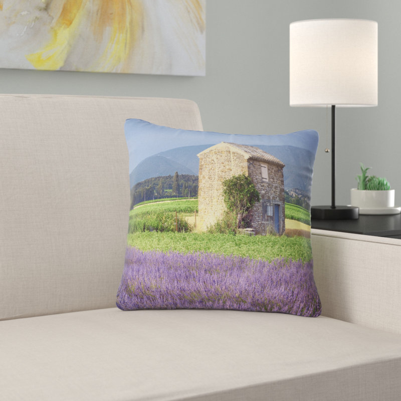 Coussin paysage imprimé maison dans le champ de lavande, 18 po x 18 po, Coussin décoratif