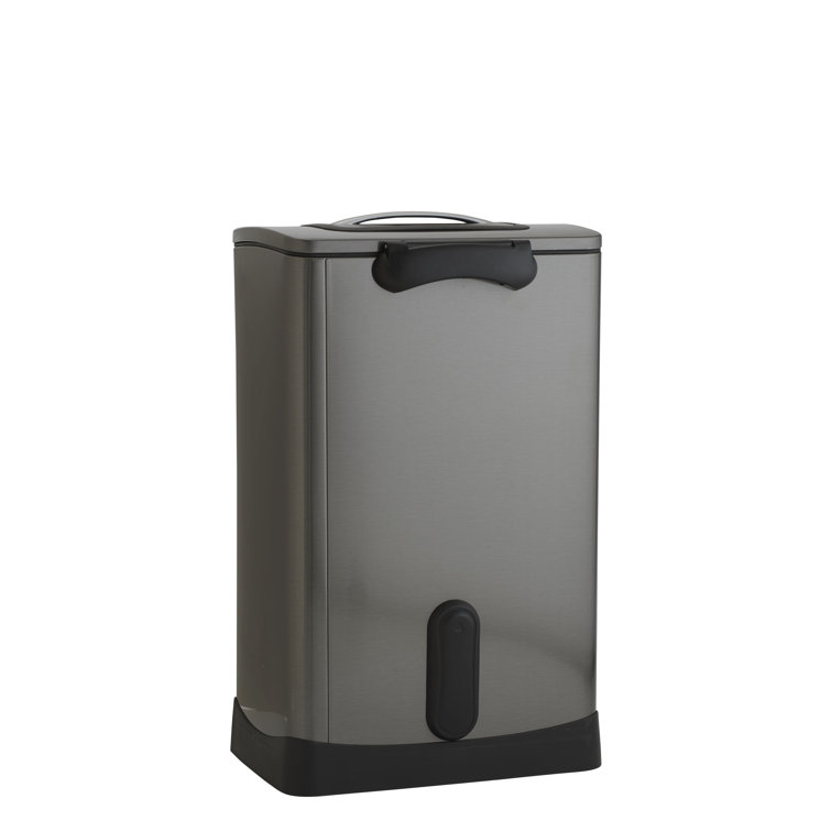 Rubbermaid Classic 13 Gal Step-On Trash Can with Lid and Stainless-Steel  Pedal for Kitchen, Black 