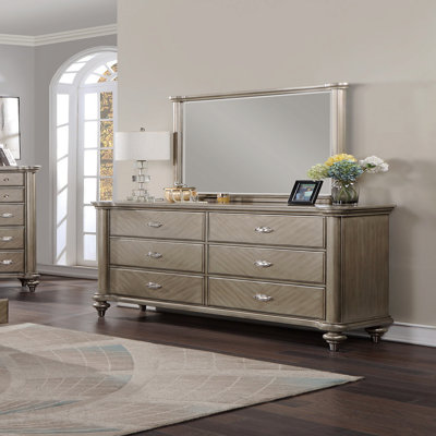 Commode de luxe avec finition argentée et champagne